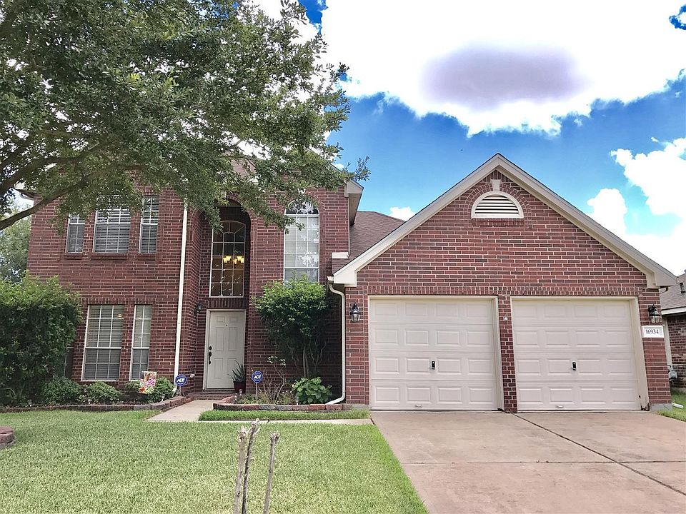 Beautiful Brick Home off a Cup-de-sac