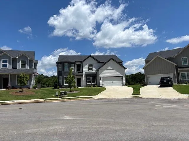 5 bed, 3.0 bath, 3100 sqft, $2,750 — Photo 2