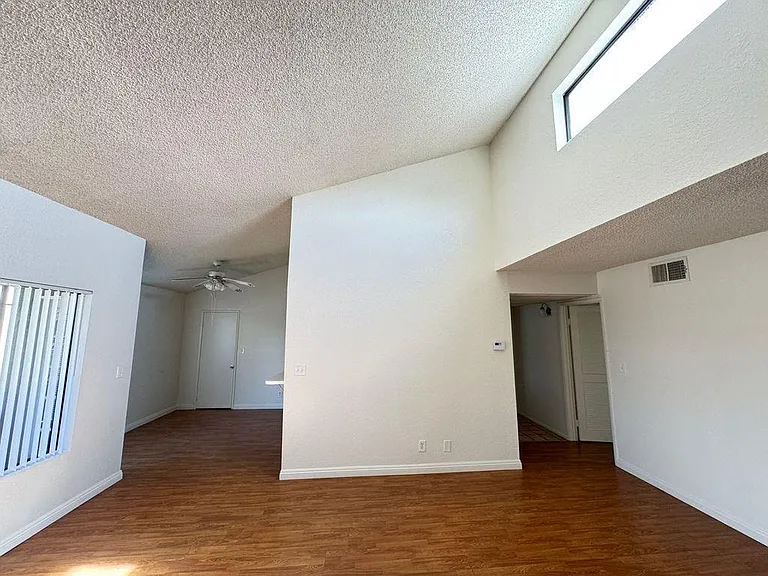 18144 Burbank Blvd #203 — Photo 16