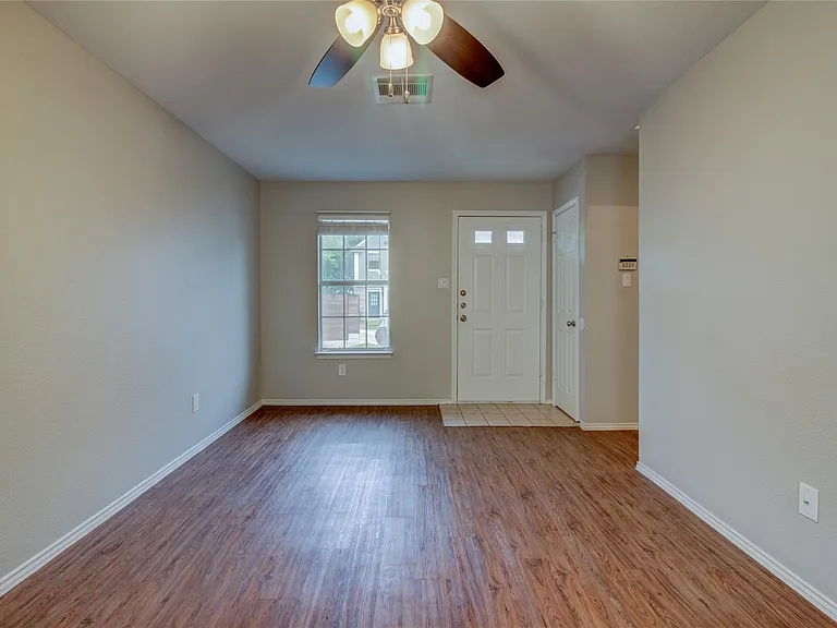 202 S College St #5 — Photo 10
