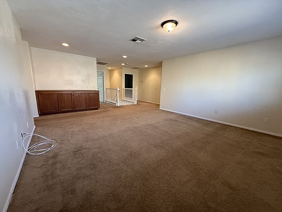5th image of 5912 Pinegrove Pl