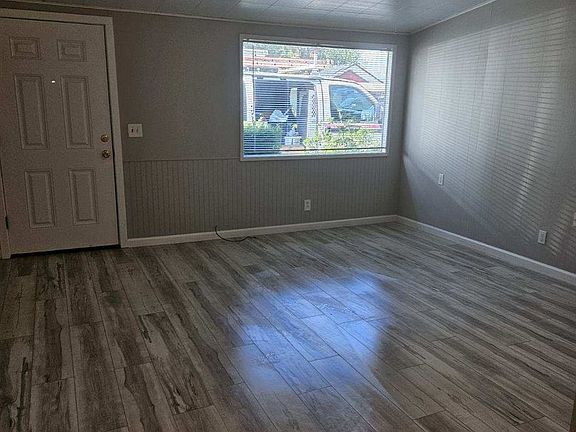 2nd image of 2321-2353 SE Salem Ave #2349