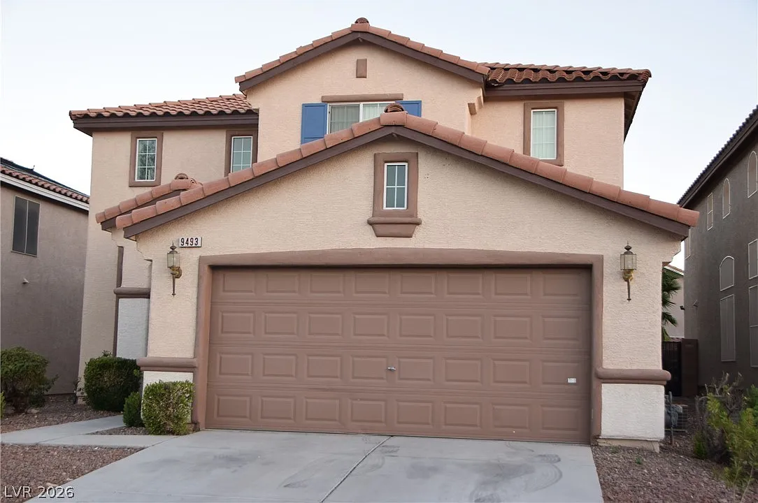 4 bed, 2.5 bath, 2070 sqft, $1,995 — Photo 2