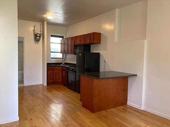 2nd image of 208 E 124th St APT 10