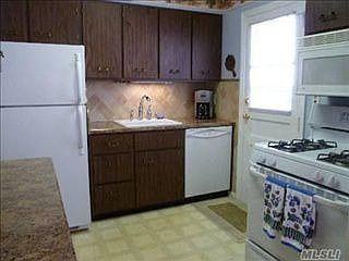 5th image of 118 Spruce St