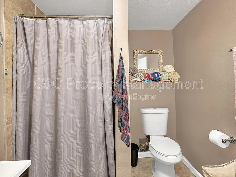 2119 E Griffith Way — Photo 12