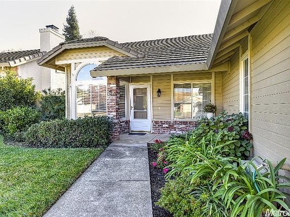 2nd image of 1527 Fitzgerald Way