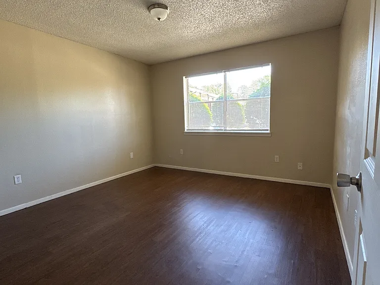 3801 Magnolia St — Photo 6