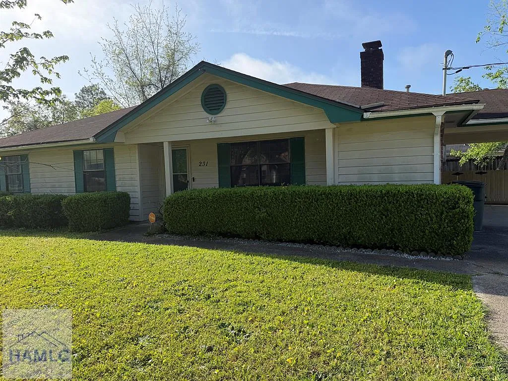 3 bed, 1.5 bath, 1242 sqft, $1,600 — Photo 1