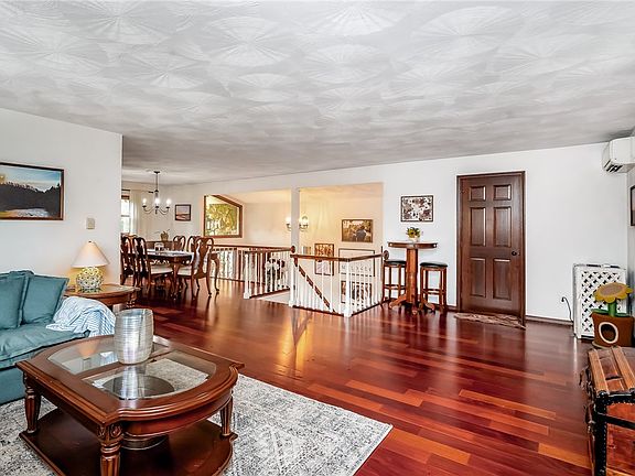 5th image of 89 Fir St