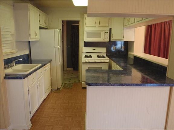 4th image of 142 NW 4th St