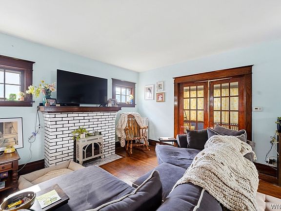 3rd image of 167 Hamlin Rd