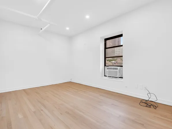 16 Hudson Street image 4 of 12