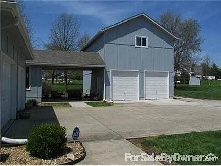 Oversized Garage & Breezeway