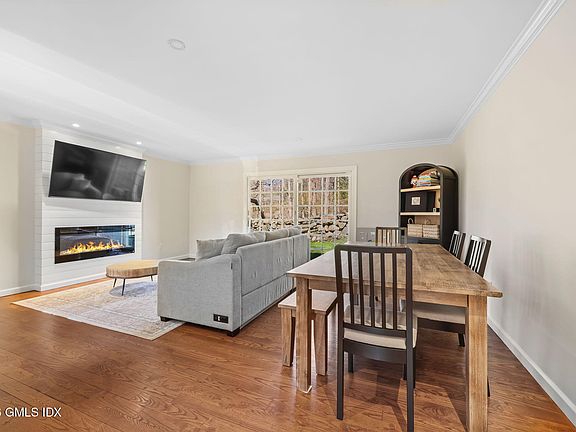 3rd image of 98 Valley Rd APT 12