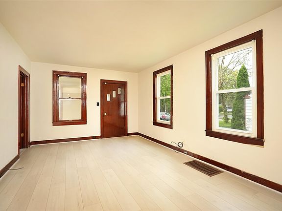 2nd image of 631 S Lake St