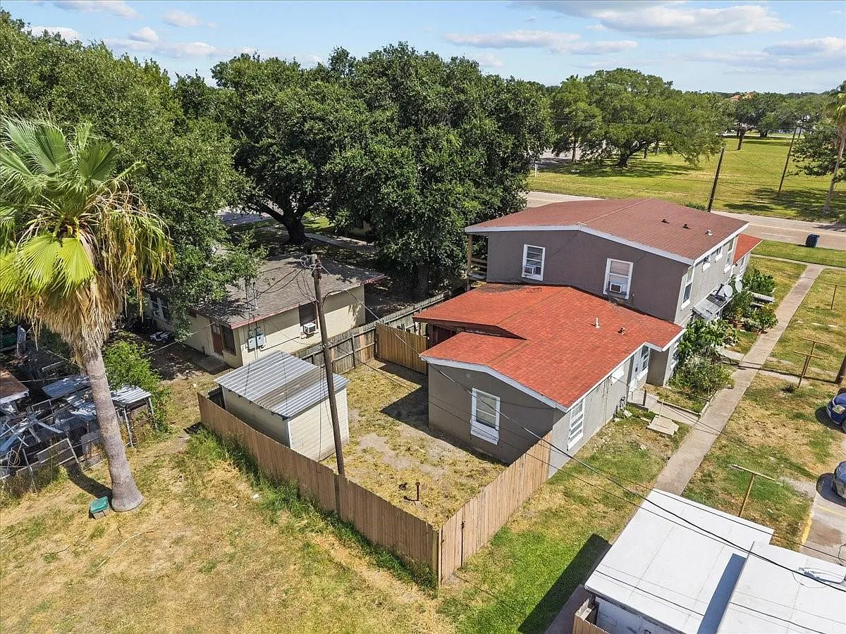 2 bed, 1.0 bath, 800 sqft, $850 — Photo 2