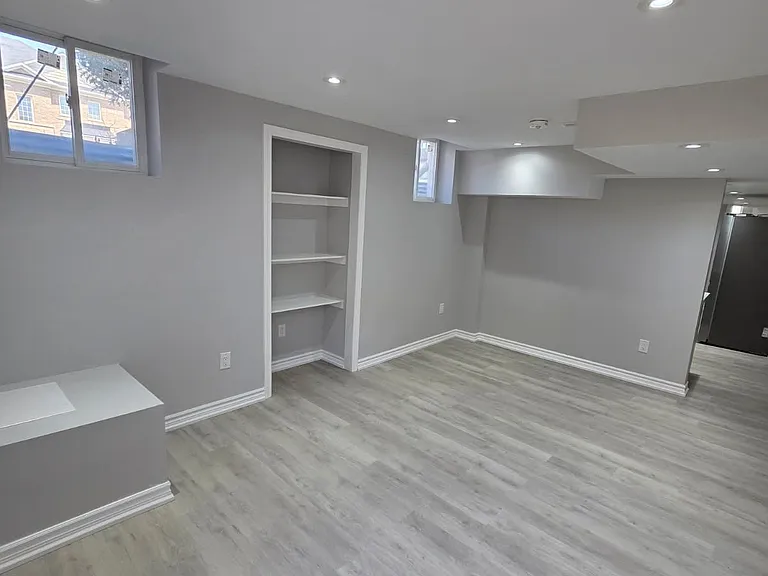 1 Juglans Cres #BASEMENT — Photo 10