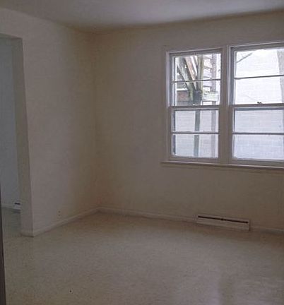 4th image of 917 Alpine Ave NW