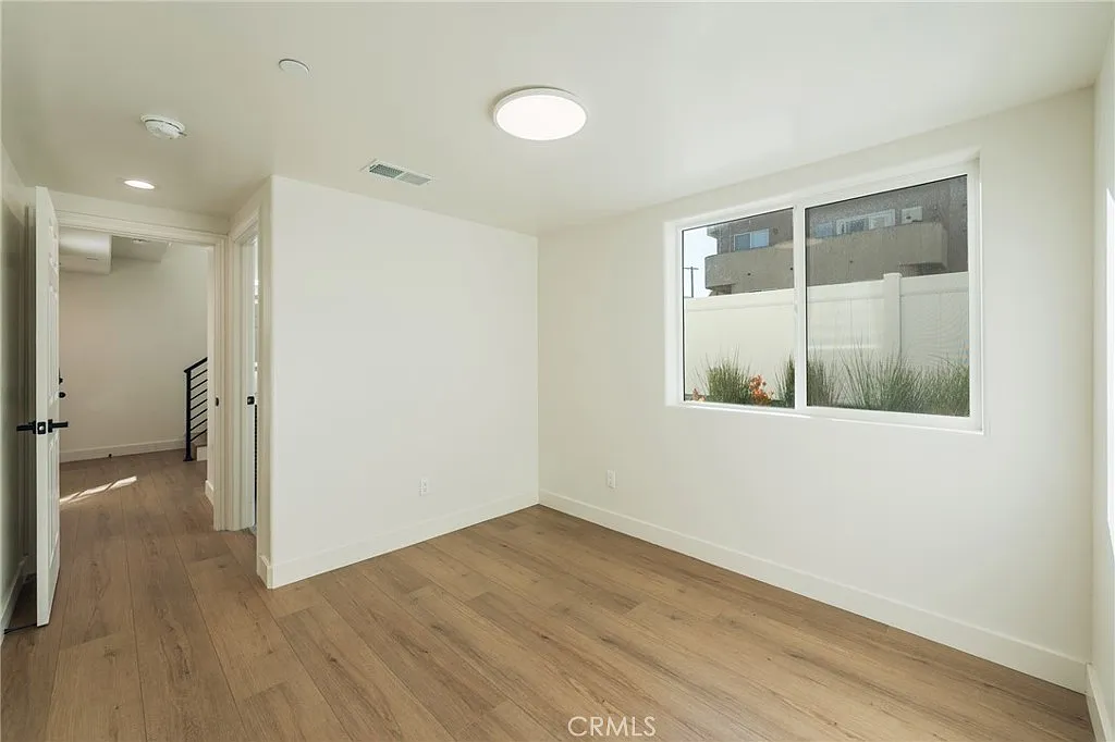 4 bed, 2012 sqft, $5,988 — Photo 4