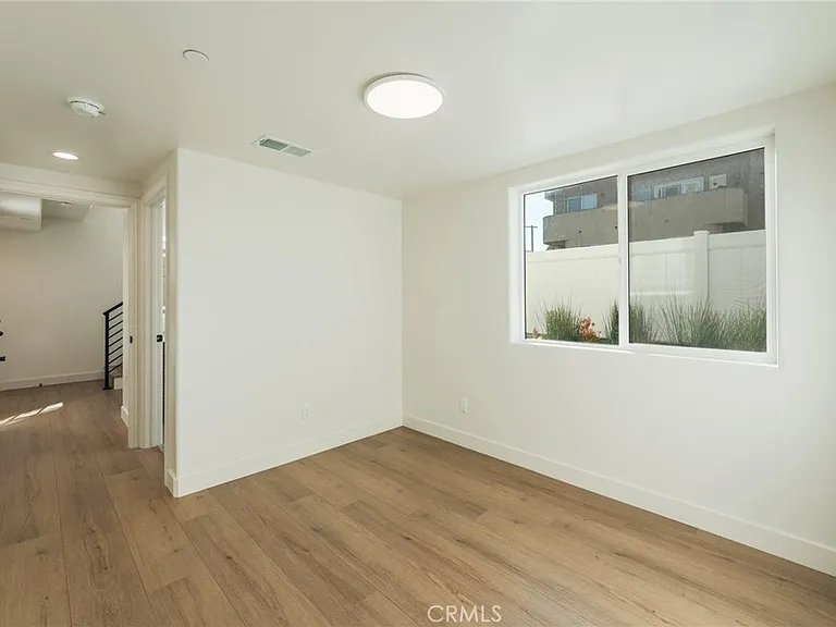 714 N Chestnut Ave — Photo 4