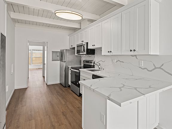 3rd image of 2654 Gough St #305
