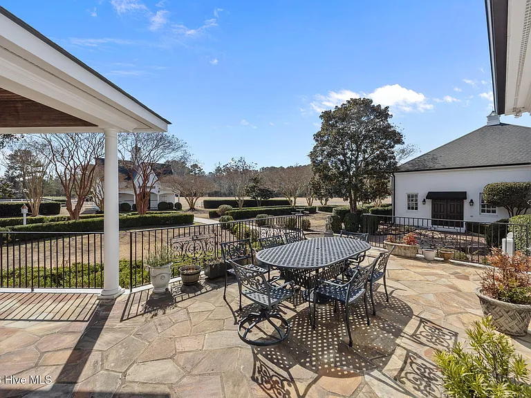 Lexington Dr — Photo 13