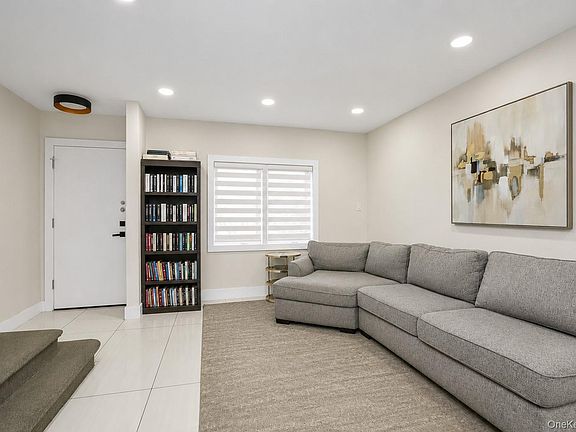 4th image of 76-37 Vleigh Place