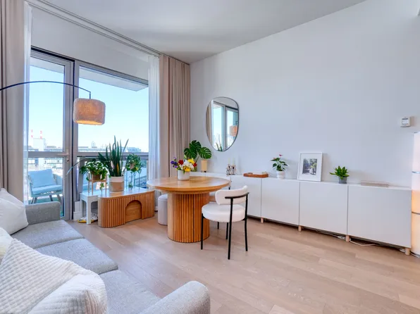 22-43 Jackson Avenue image 1 of 23