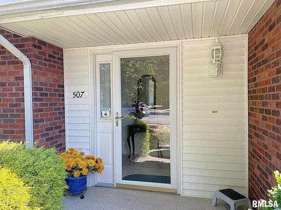 3rd image of 507 Lexington Ct