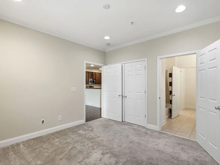 1000 E Woodlawn Rd #216 — Photo 22