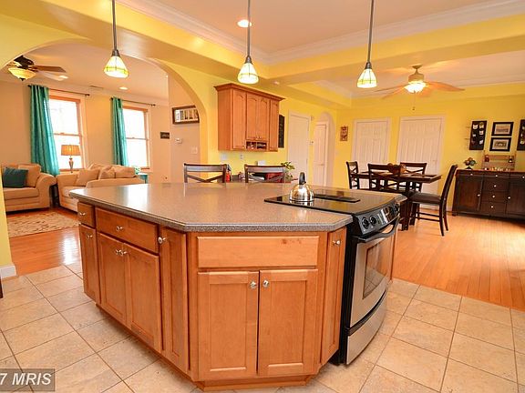 Large Main Level Open Floorplan and Arch Doorways