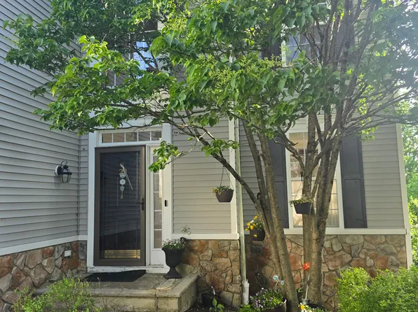 22 Winding Hill Dr, Hackettstown, NJ 07840