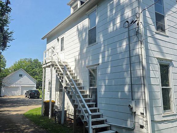 2nd image of 1110 S Oak Ave