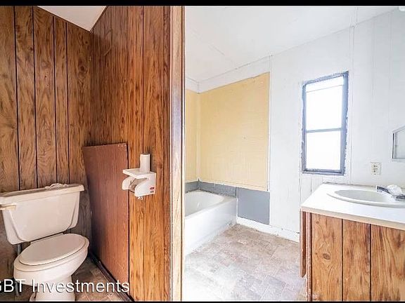 5th image of 483 W Elm St