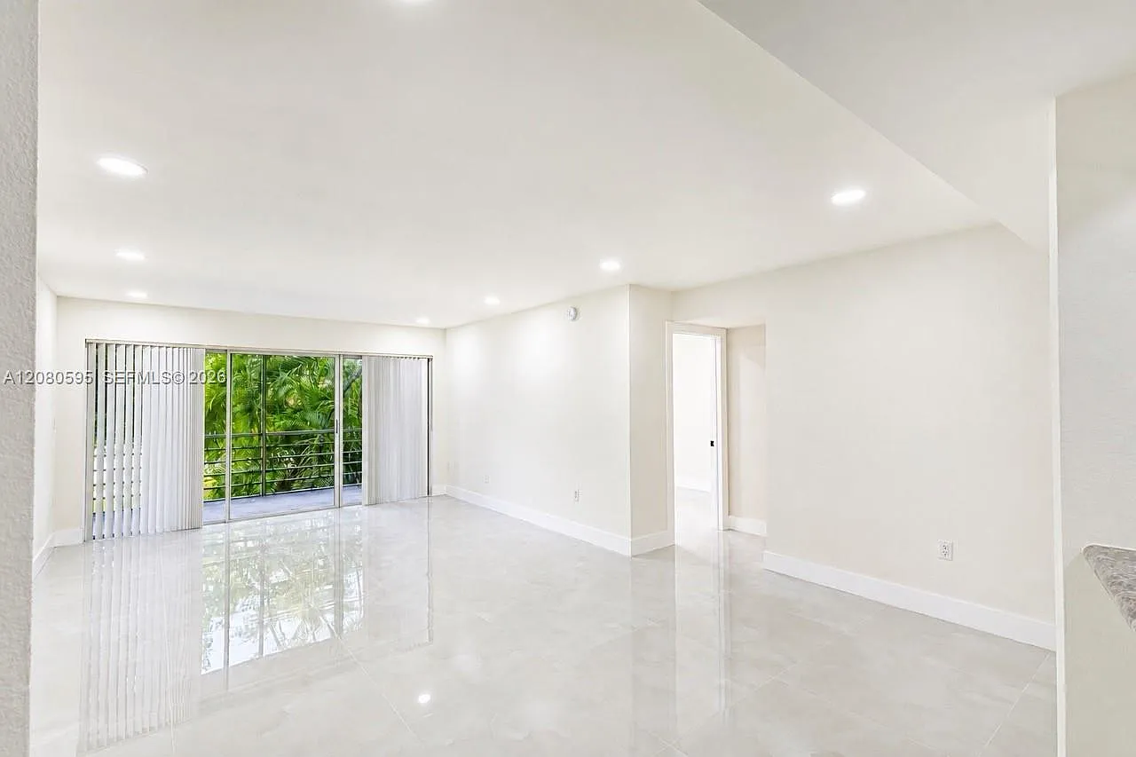 Springcrest Condo — Photo 1