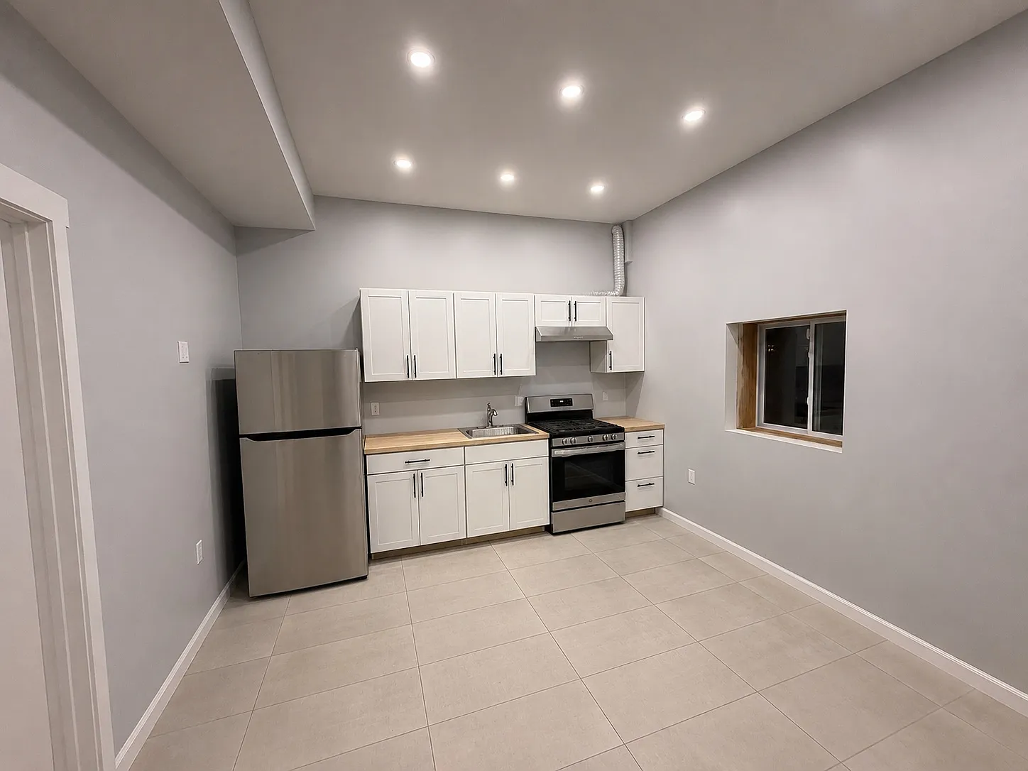 2 bed, $2,300 — Photo 1