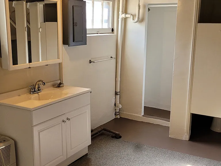 1037 N Woodrow Ave — Photo 13