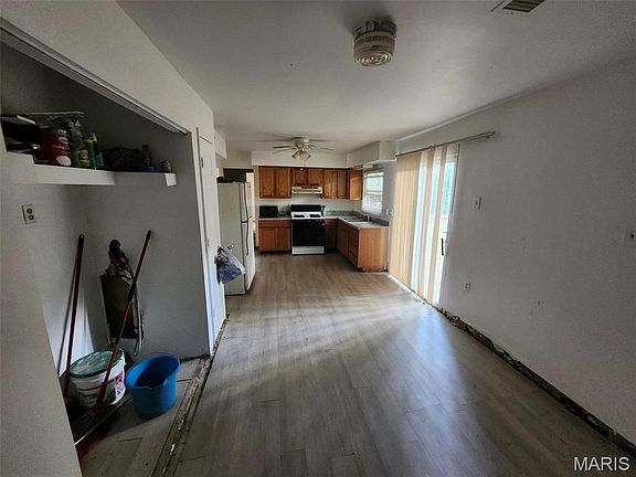 4th image of 9851 Lorna Ln