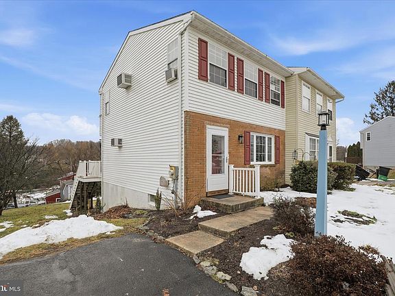 3rd image of 1098 Monticello Ln