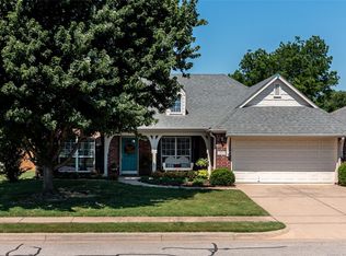1002 N Sycamore St, Jenks, OK 74037