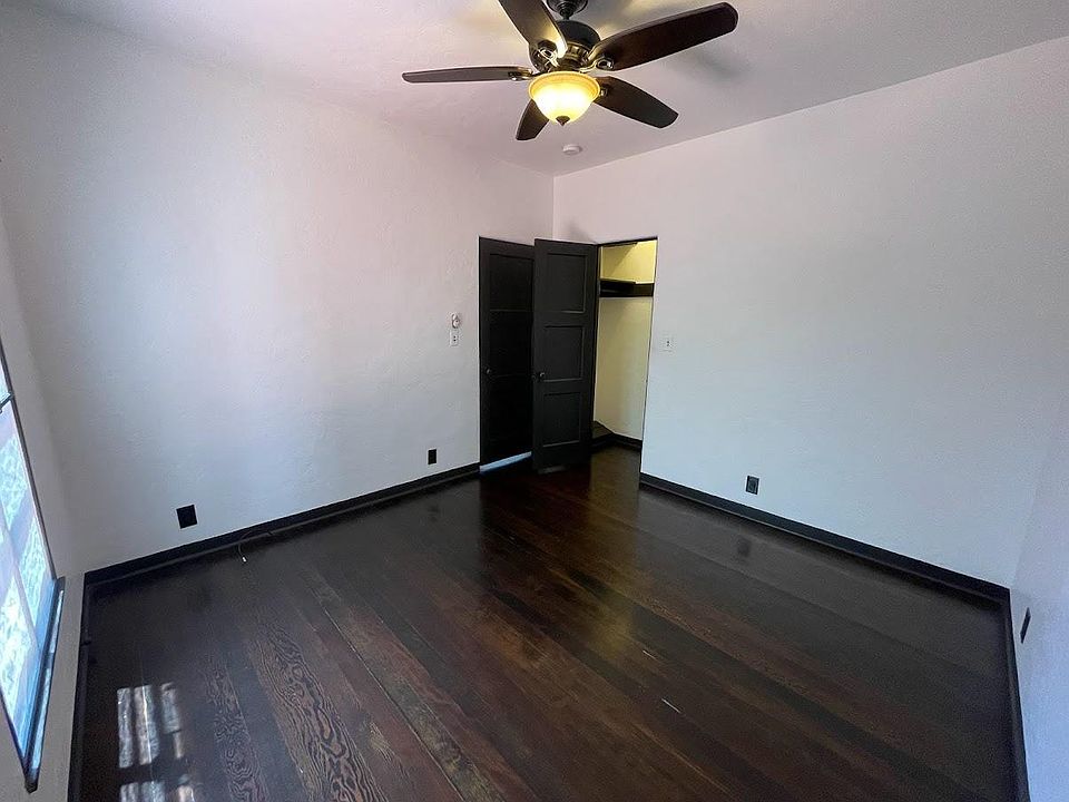 1 of the 2 bedrooms