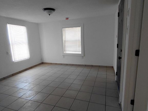 3rd image of 220 S Dode Ave