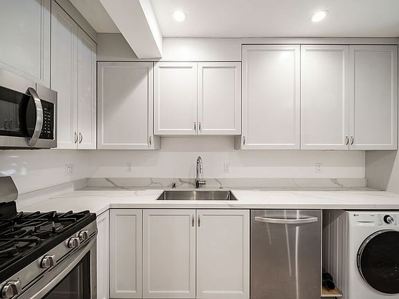 5th image of 1048 Union St APT 21
