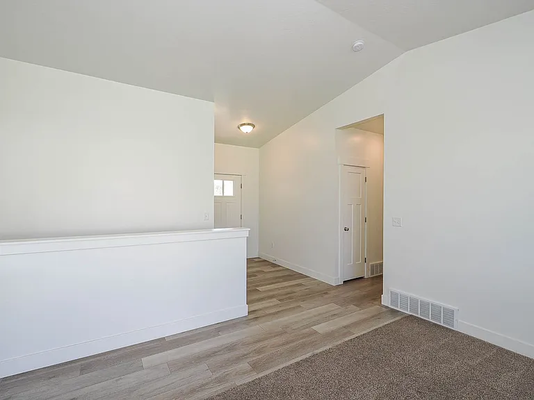 546 W 1730 N — Photo 13