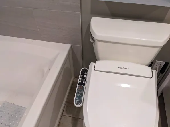 32 Storms Avenue image 4 of 11