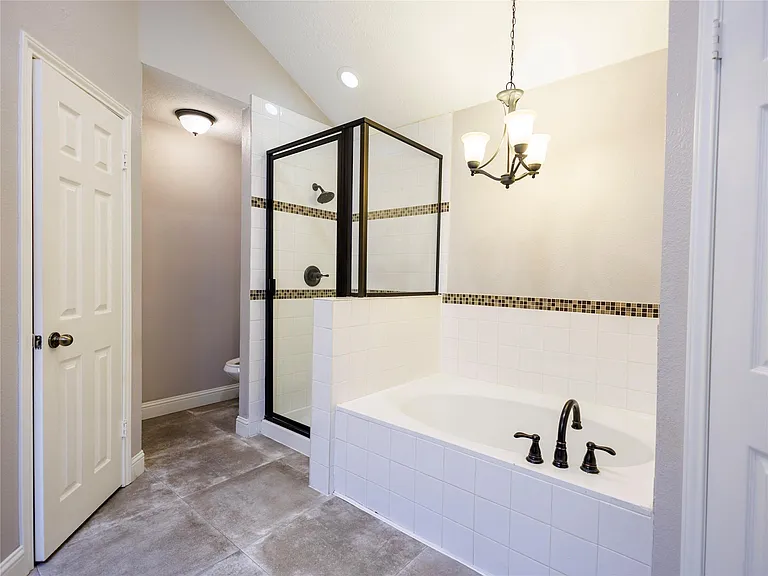 16307 Mulberry Run Ct — Photo 14