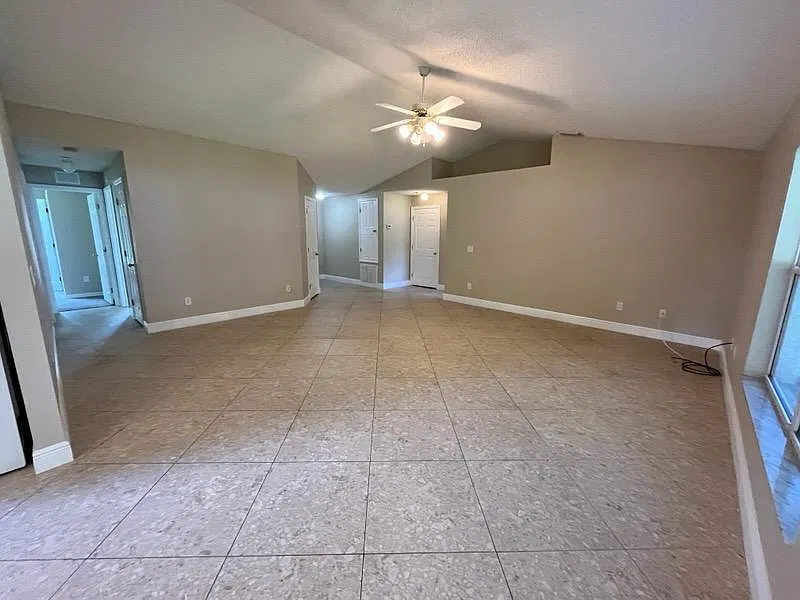 3 bed, 2.0 bath, 1625 sqft, $2,000 — Photo 4