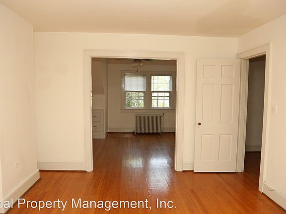 3rd image of 109 Piedmont Ave N APT B