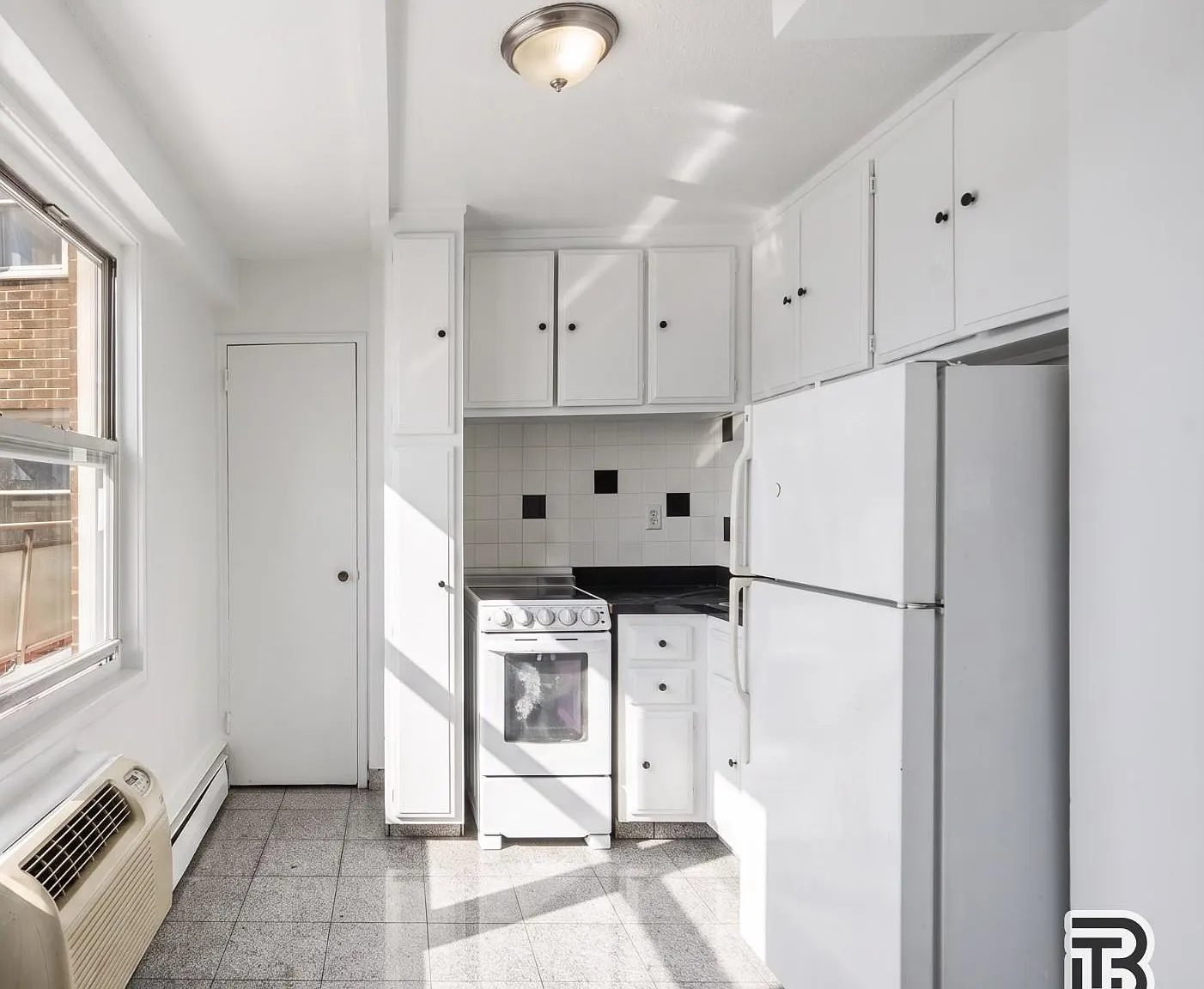 6545 Broadway — Photo 2